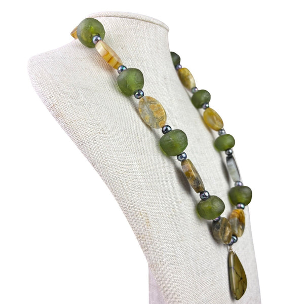Vintage Womens Green & Yellow Stone Necklace W/ Pendant Various Metal