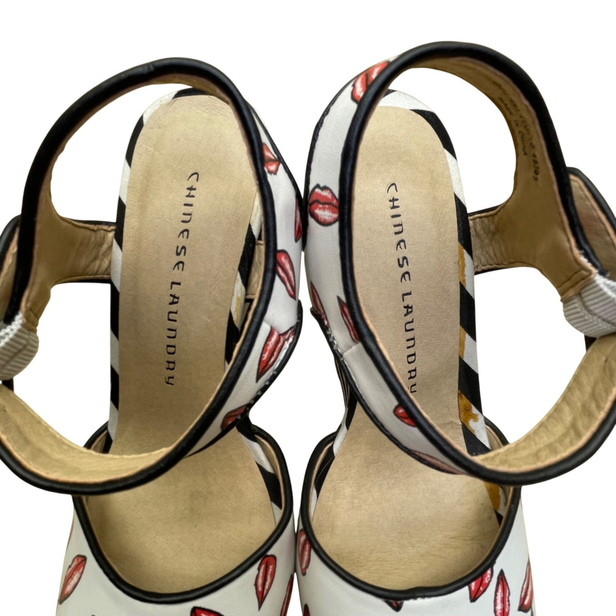 Chinese Laundry Women’s Black White Lips Print Striped Open Toe Wedge Heel Sz 7