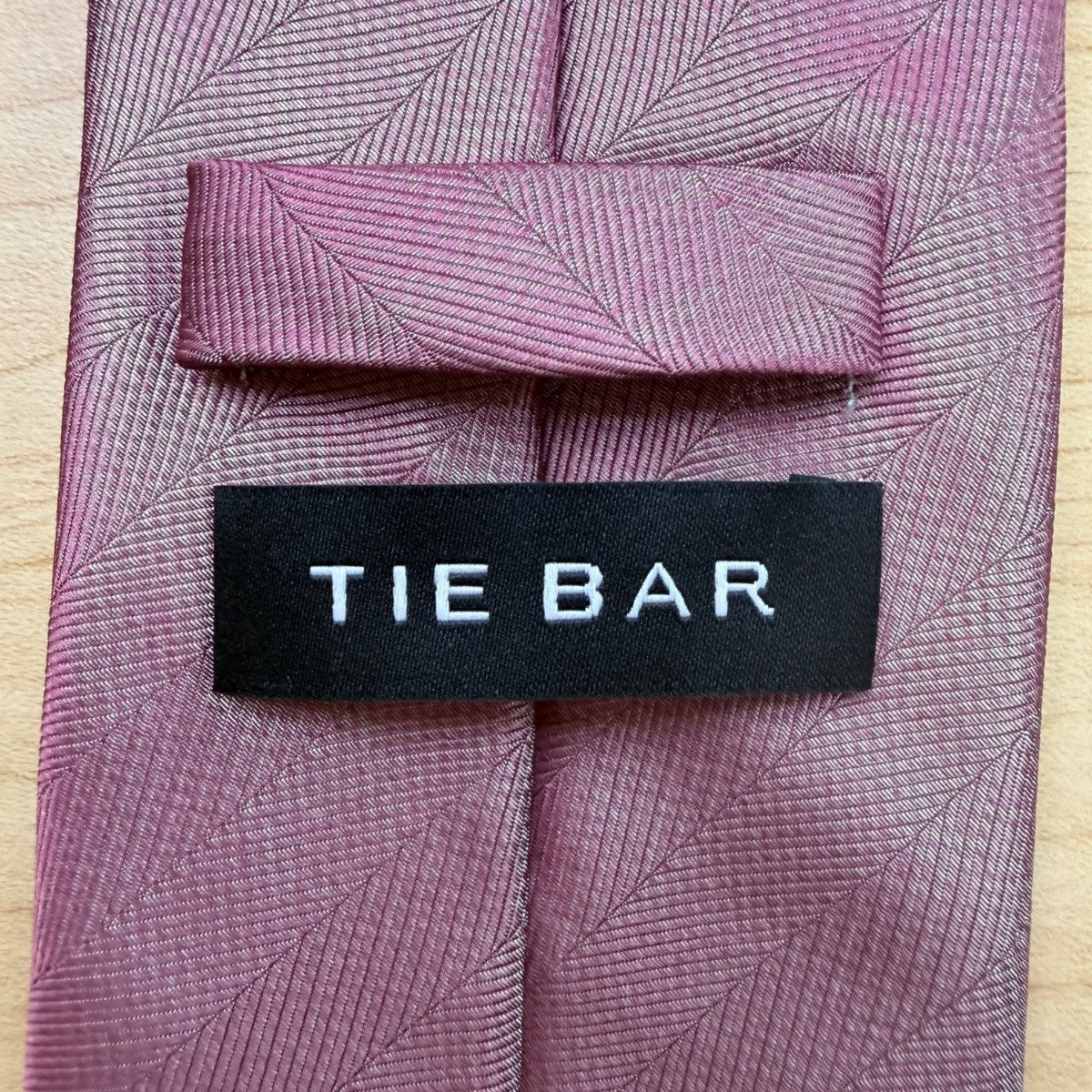 Tie Bar Mens Pink 100% Silk Necktie Stain Resistant Elegant Formal Wear