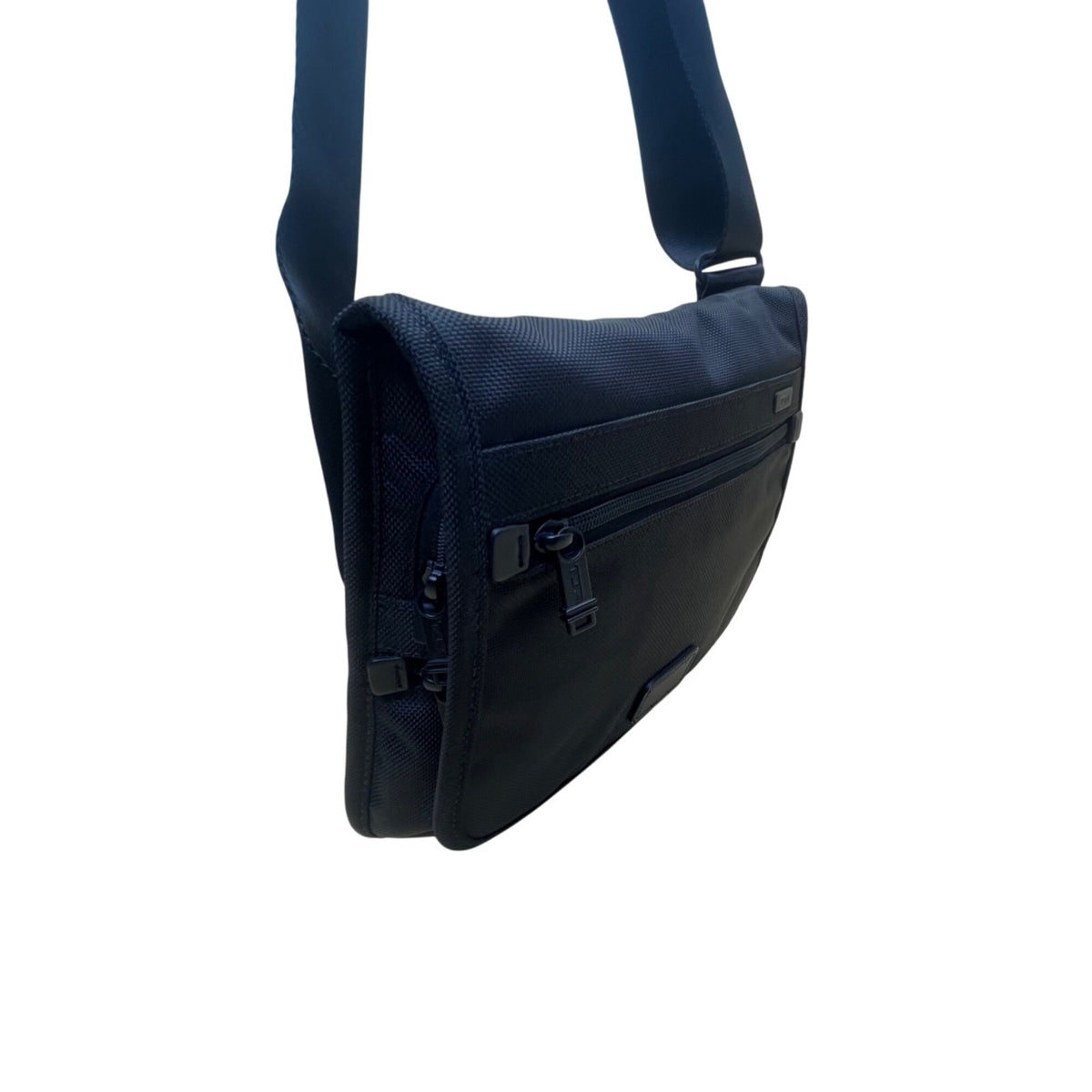 Tumi Mens Black Nylon Adjustable Strap With Zippered Pockets Messenger Bag