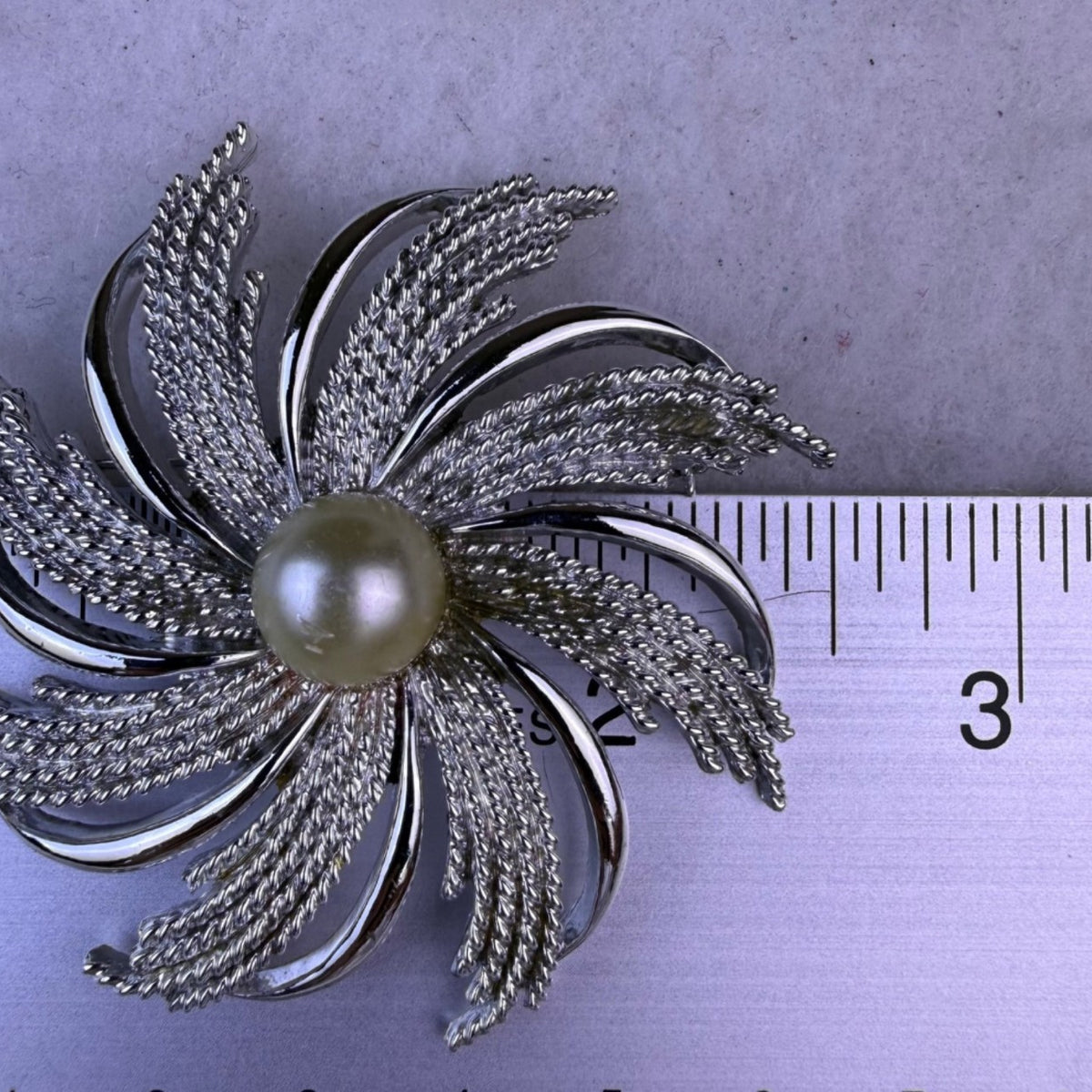Sarah Coventry Womens Silver Tone Metal Faux Pearl Floral Brooch 1960s Vintage