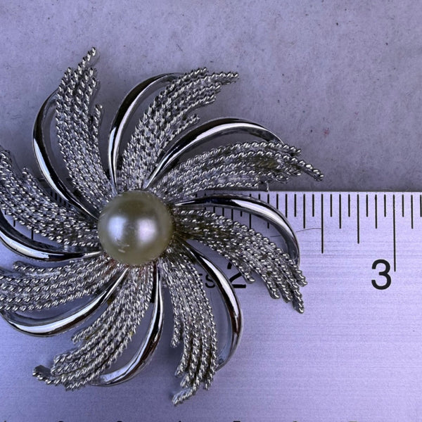 Sarah Coventry Womens Silver Tone Metal Faux Pearl Floral Brooch 1960s Vintage