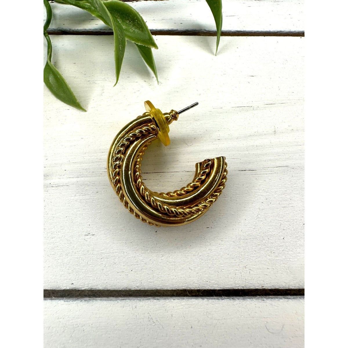 Vintage Gold Tone Small Hoop Earrings