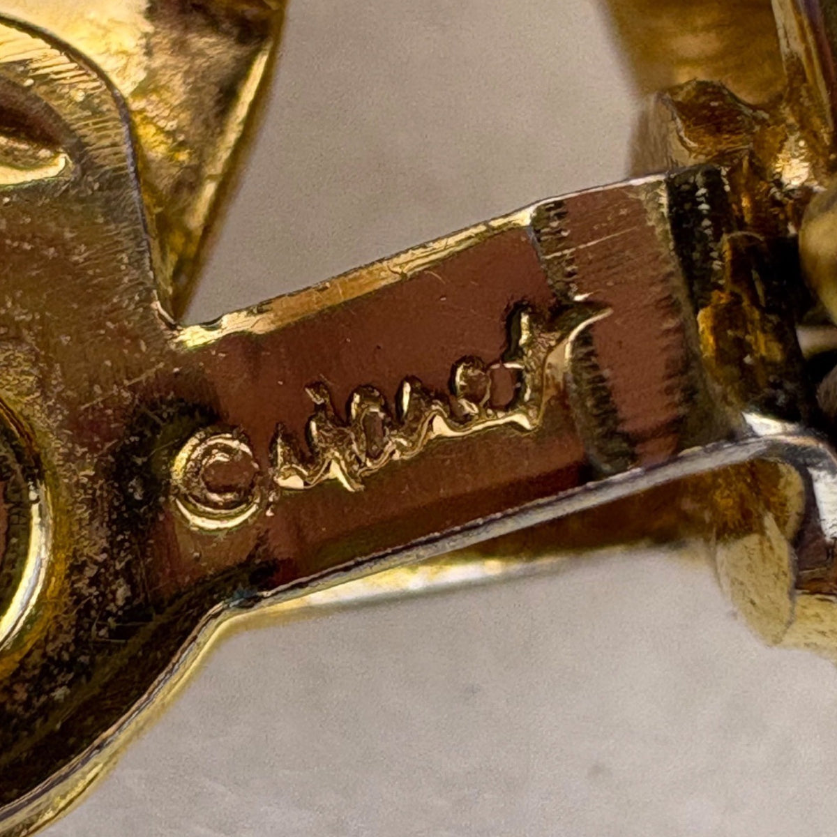 Crowned Vintage Womens Gold Tone Metal Clip-On Earrings Elegant Rope Design