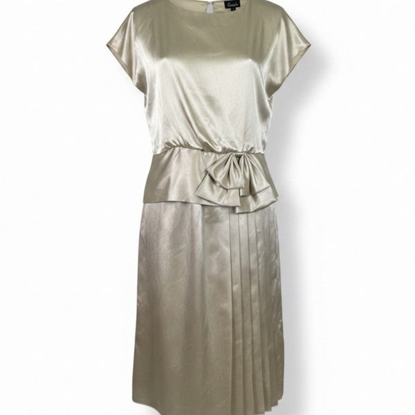 Jamie Womens Champagne Satin Pleated Dress With Bow Detail & Cap Sleeves Size M
