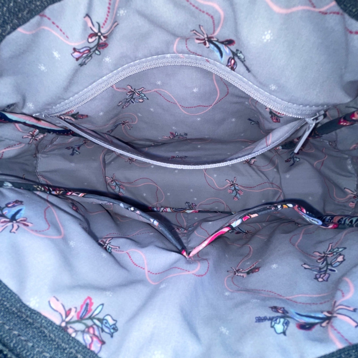 Vera Bradley Women’s Gray Quilted Floral Adjustable Strap Crossbody Bag