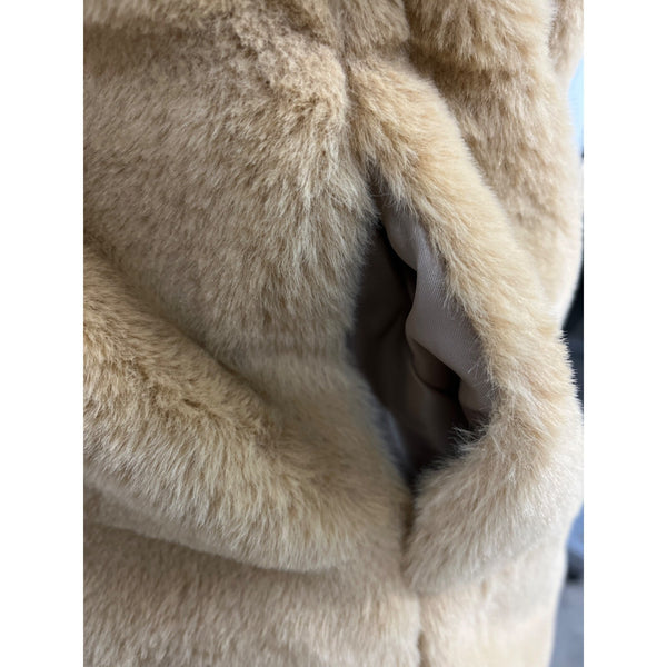 Women's Sand Brown Faux Fur Vest Qiye Size M, hook and eye clousure