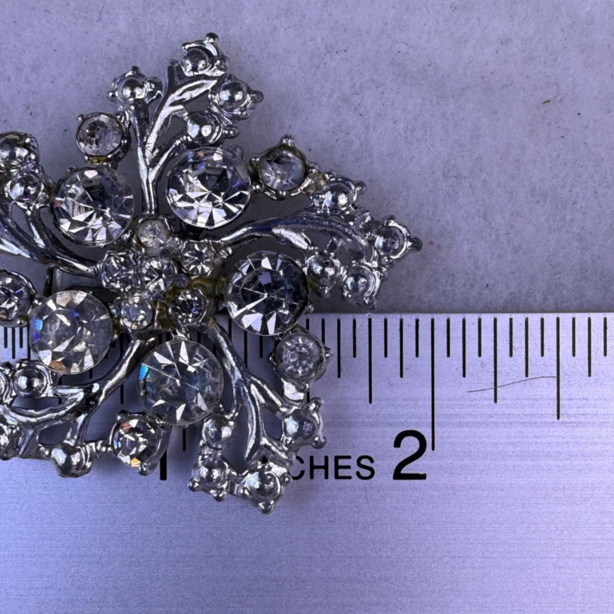 Vintage Silver Tone Womens Rhinestone Brooch Metal Clear Crystal Floral Design