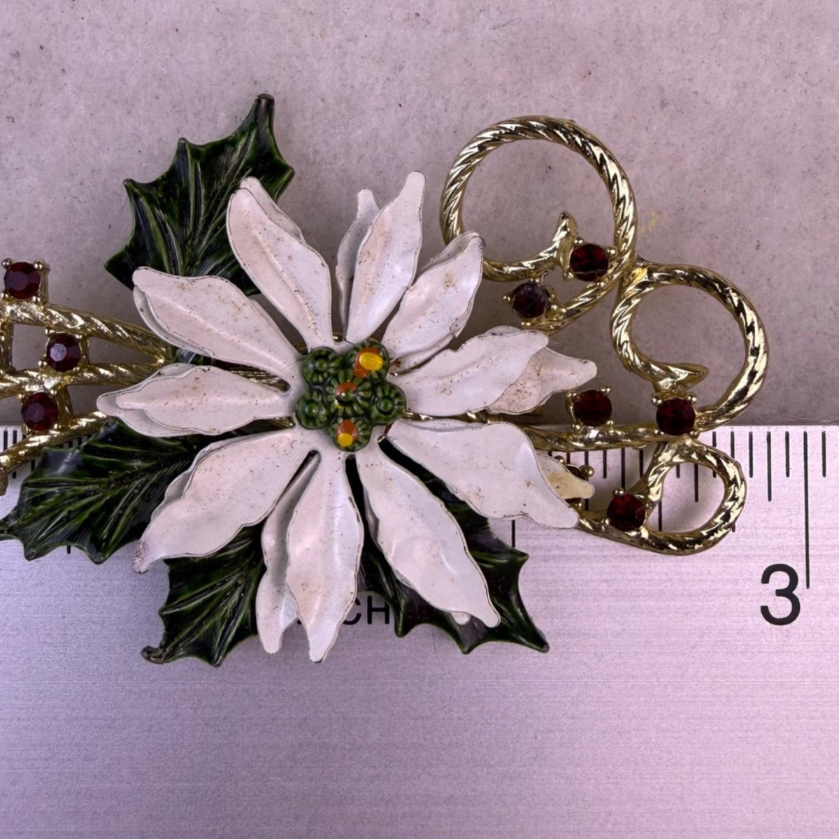 Vintage Womens Gold Tone & Enamel Poinsettia Brooch White Flower Rhinestone