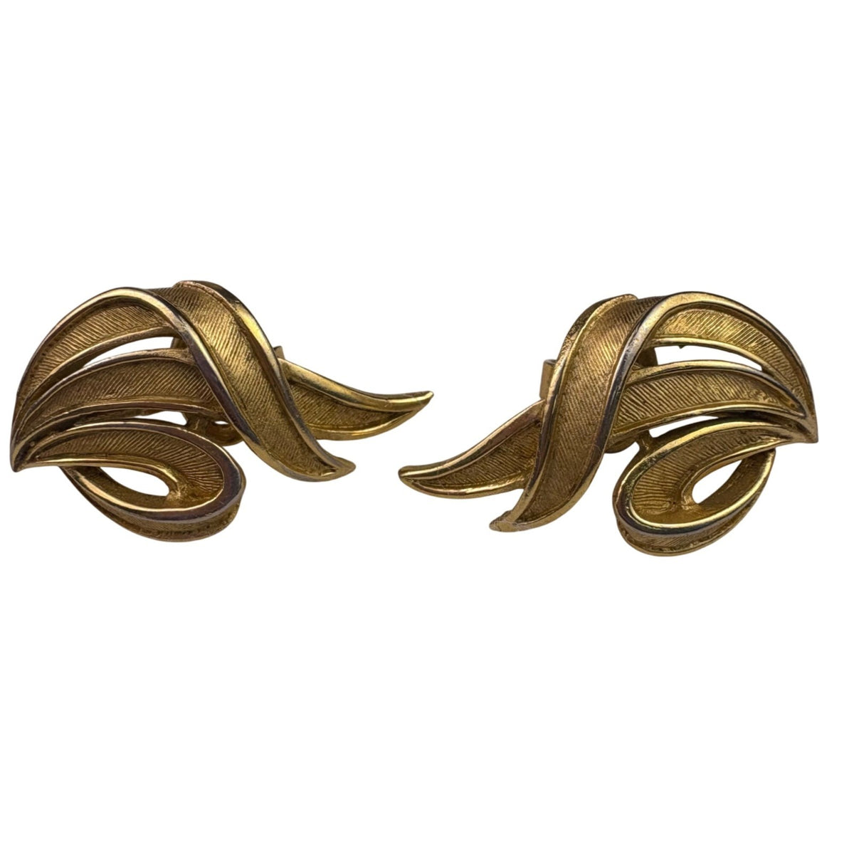 Crown Trifari Womens Gold Tone Metal Clip-On Earrings Vintage Swirl Leaf Design