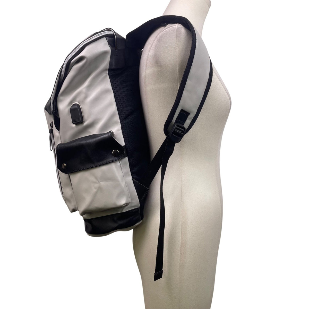 Spiderbracket Women’s Black & Gray Flap Closure Pocket Laptop Backpack Size M