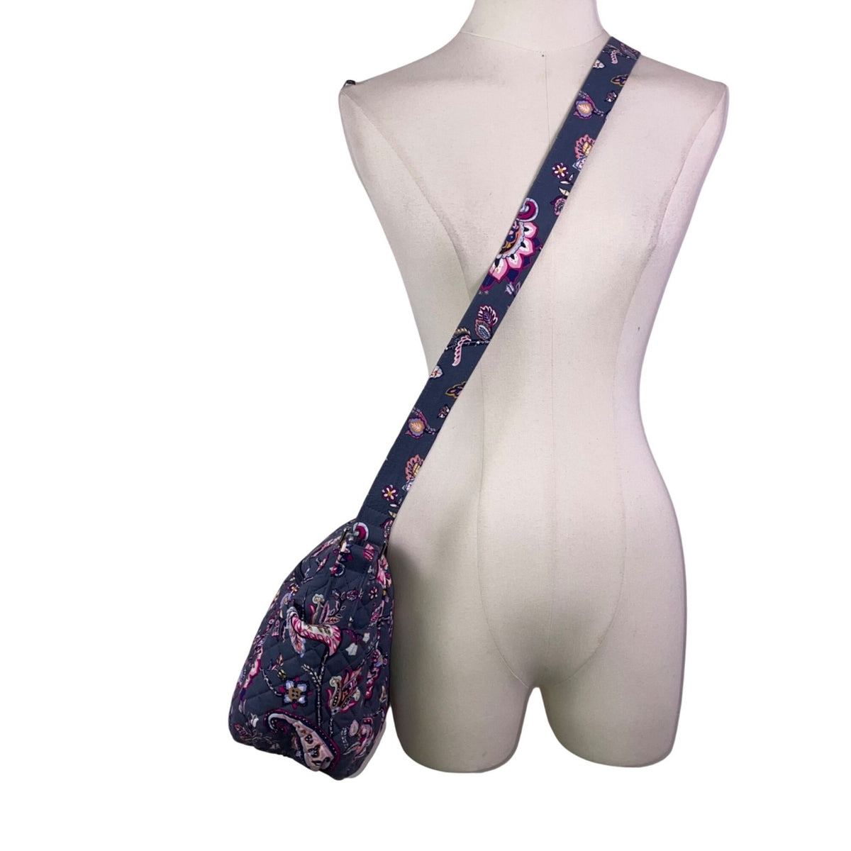 Vera Bradley Women’s Gray Quilted Floral Adjustable Strap Crossbody Bag