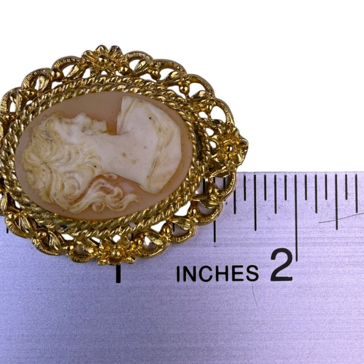 Mid-20Th Century Womens Gold Tone Cameo Brooch Carved Profile