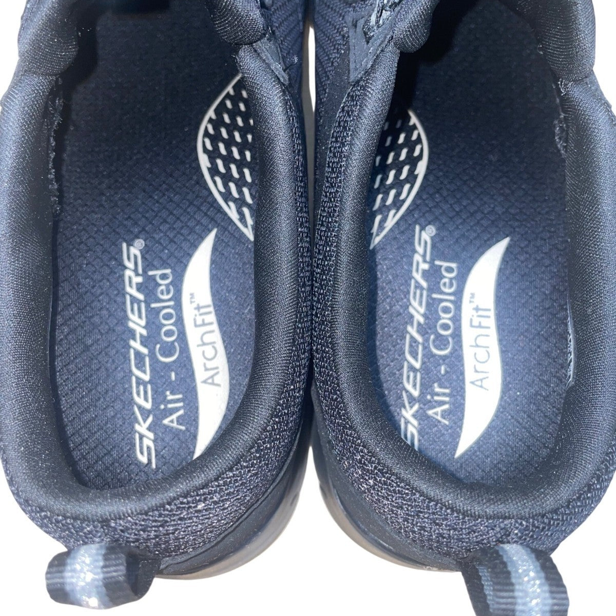 Skechers Women’s Black Arch Fit Slip-On Machine Washable Sneakers Size 7.5