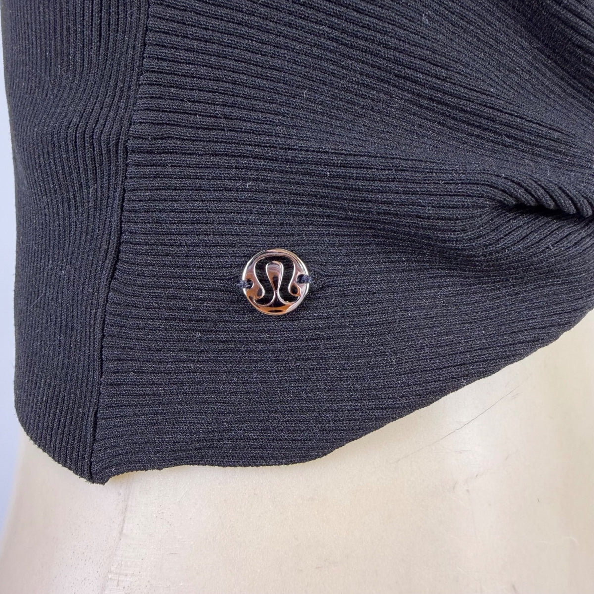 Lululemon Women Black Nylon Blend Ribbed Long Sleeve Open Back Cropped Top Sz M