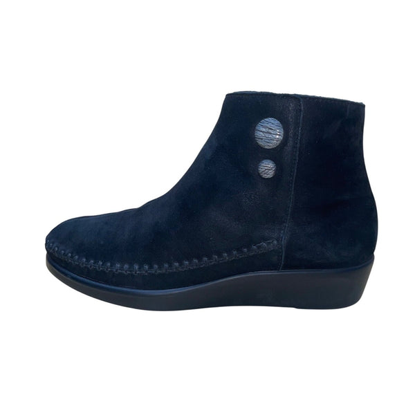 SAS Women’s Black Suede Wide Width Zip Up Closure Ankle Booties Size 6.5