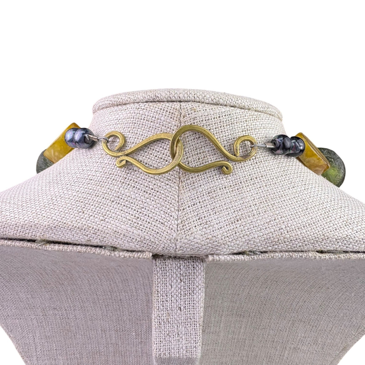 Vintage Womens Green & Yellow Stone Necklace W/ Pendant Various Metal