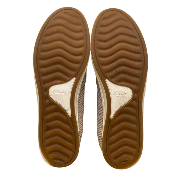 Clarks Women’s Beige Slip-On Stretchy Design Cloud-Steppers Shoes Size 10N