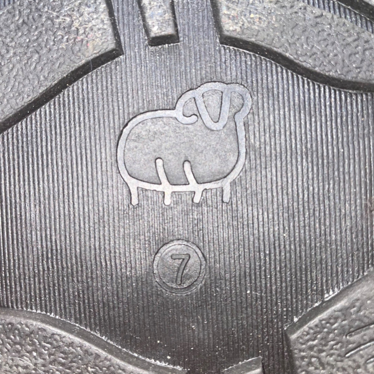 Lamo Women’s Black Suede Fleece-Lined Warm Winter Snow Boots Size 7