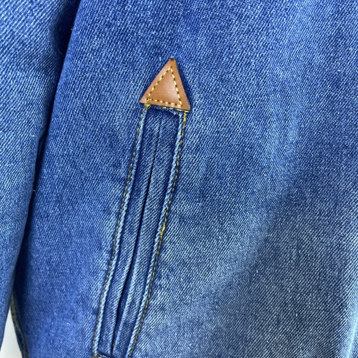 Omoone Women’s Blue Denim Jacket Distressed Pockets Button Closure Sz L
