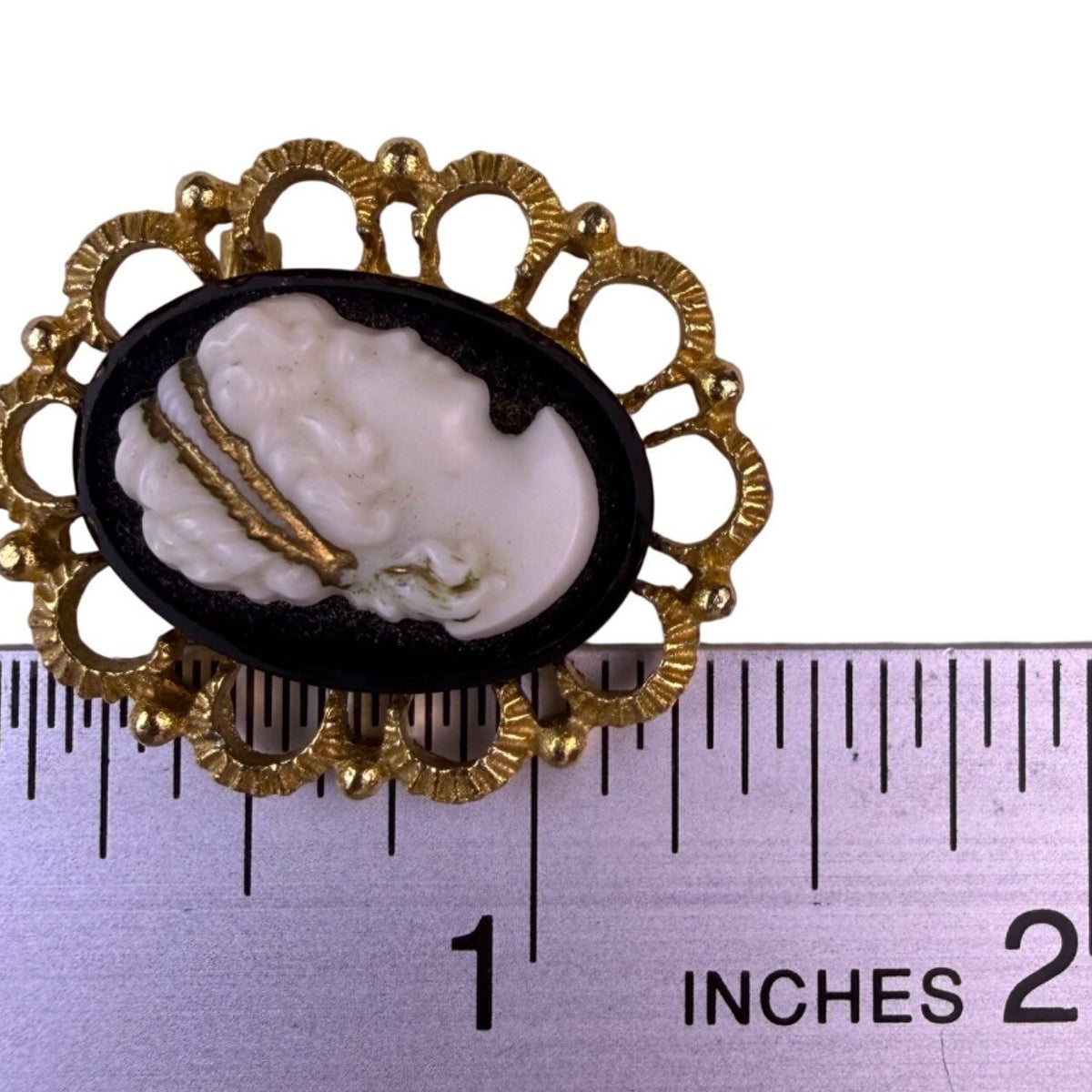 Vintage Gold Tone Womens Cameo Brooch Black/White Oval Metal Filigree Frame