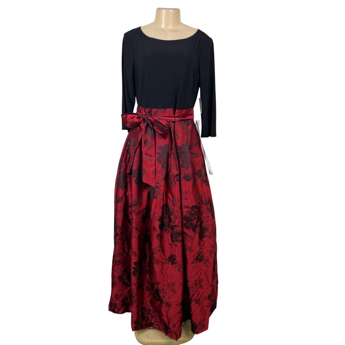Jessica Howard  Black & Red Floral Print Gown With Bow Detail 3/4 Sleeves Sz 12