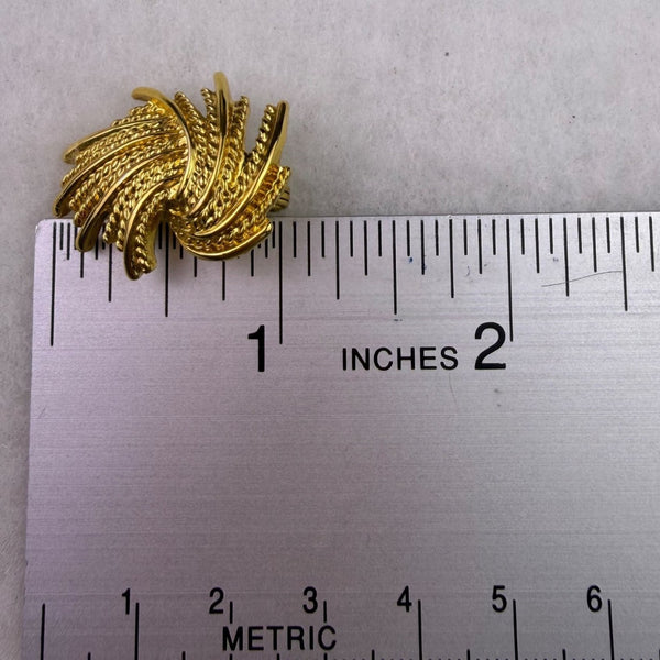 Monet Womens Gold Tone Metal Brooch & Clip-On Earrings Set Ornate Pattern