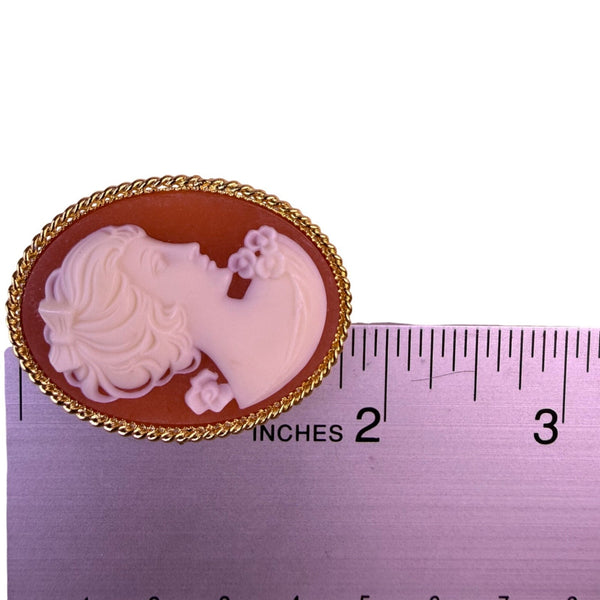 Vintage Unknown Womens Gold Tone Resin Cameo Brooch Oval Shape Pin