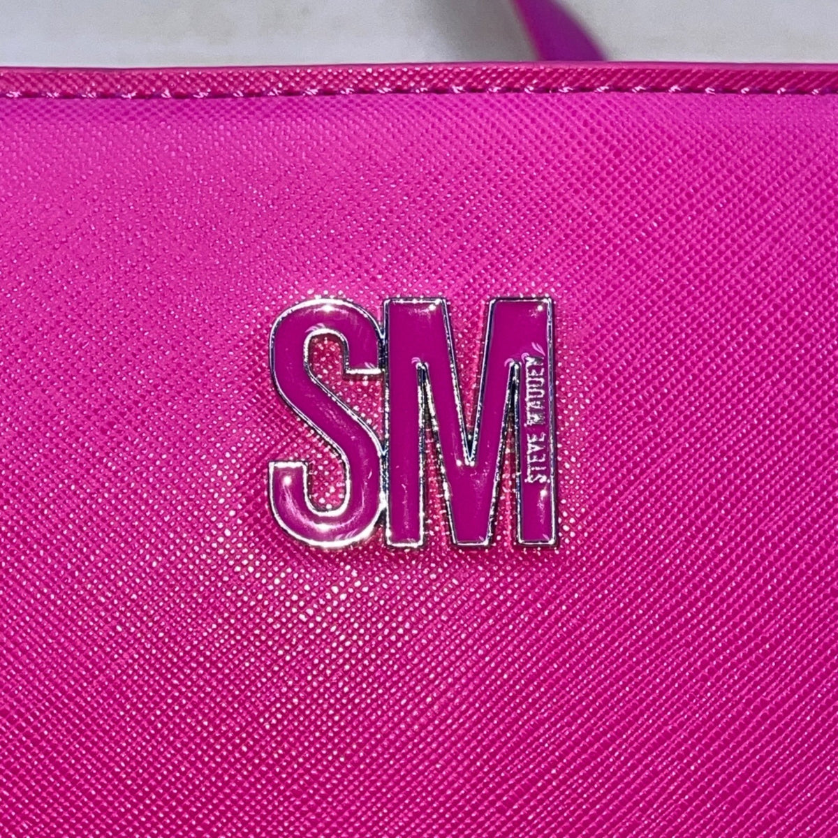Steve Madden Women’s Fuchsia Faux Leather Chain Strap Compact Crossbody Bag