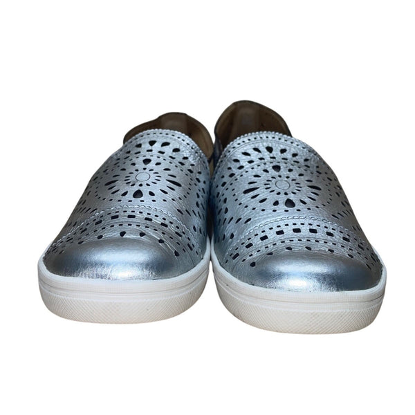 Earth Women’s Silver Metallic Slip-On Perforated Leather Tangelo Shoes Size 10B