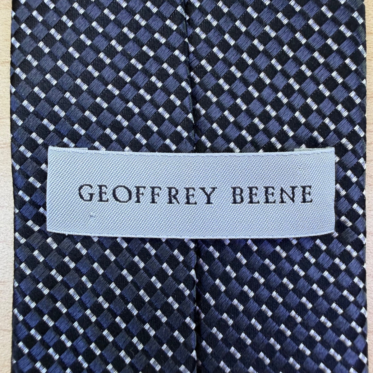 Geoffrey Beene Mens Blue 100% Silk Checkered Pattern Tie Hand Made China Classic