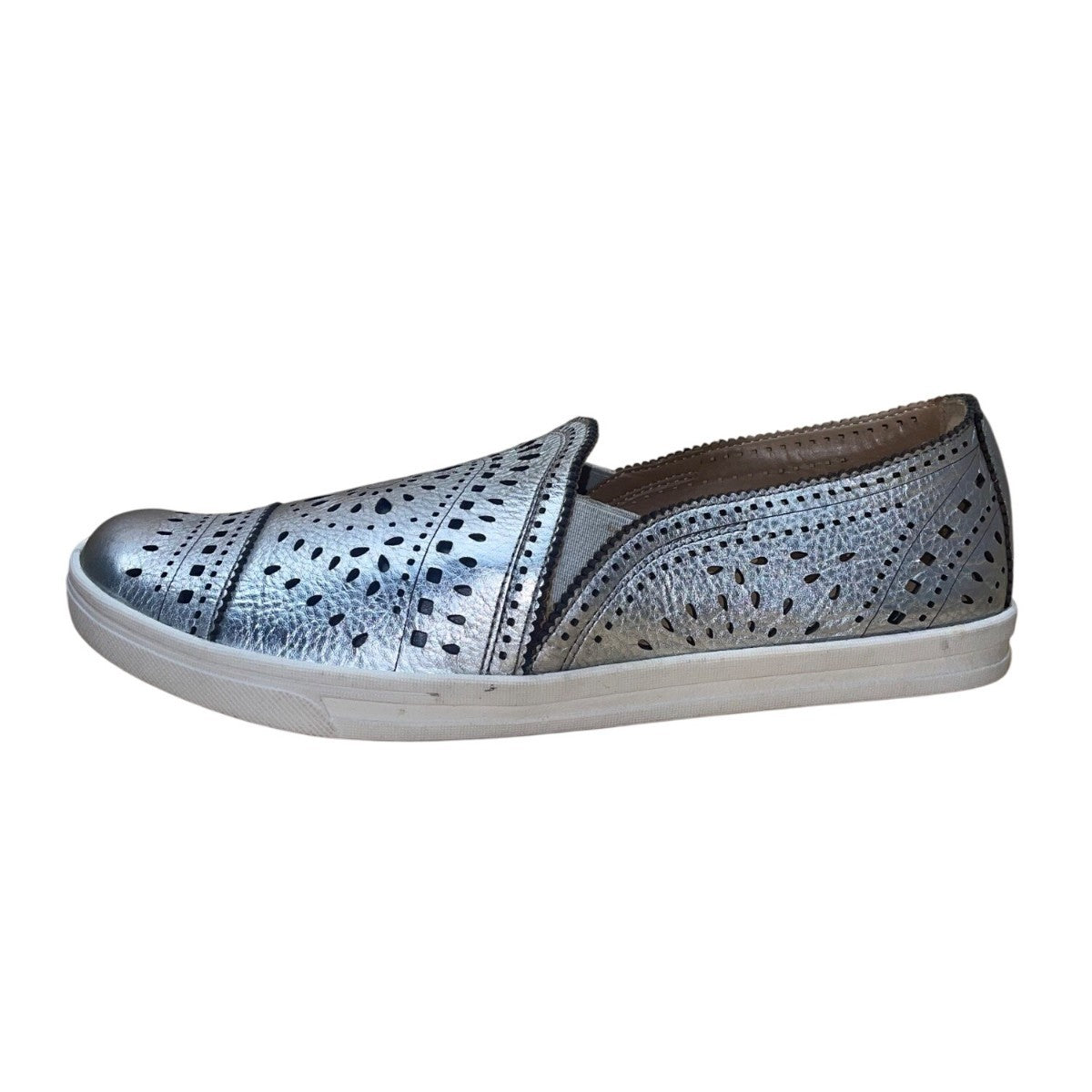 Earth Women’s Silver Metallic Slip-On Perforated Leather Tangelo Shoes Size 10B