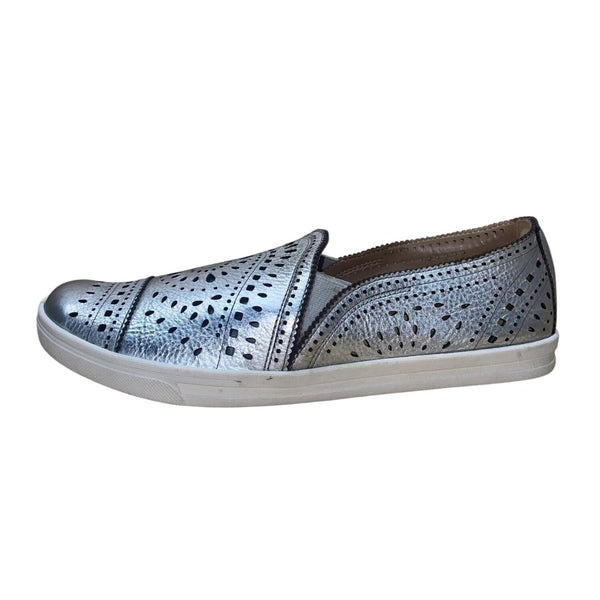 Earth Women’s Silver Metallic Slip-On Perforated Leather Tangelo Shoes Size 10B