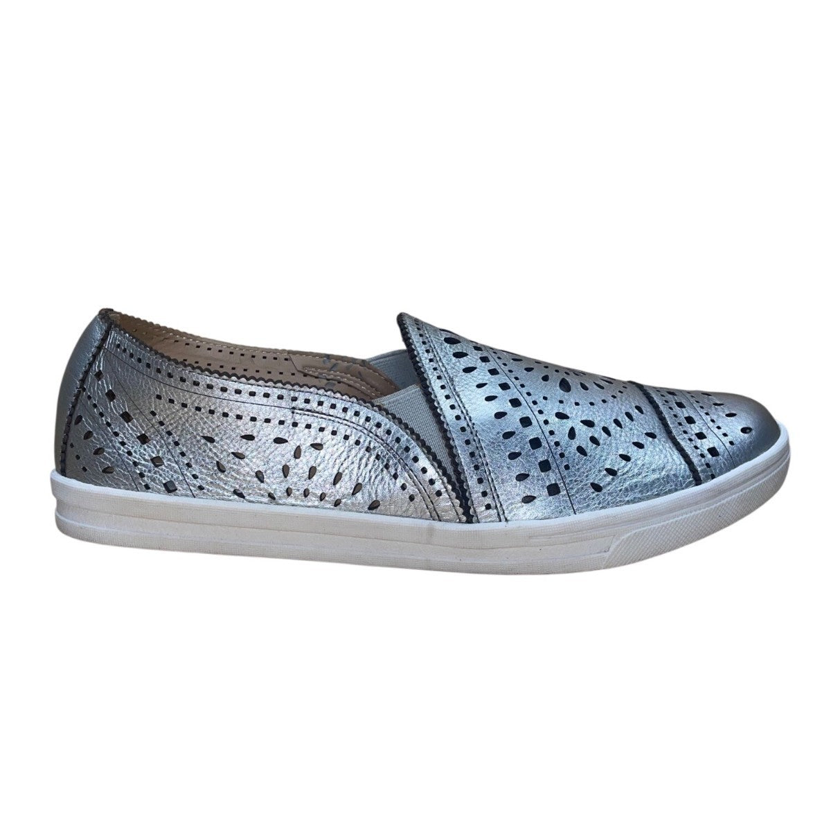 Earth Women’s Silver Metallic Slip-On Perforated Leather Tangelo Shoes Size 10B