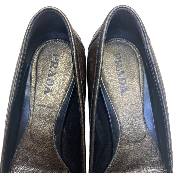 Women’s Gold Leather Buckle Accent Pointed Toe Loafers Low Heel Size EU36.