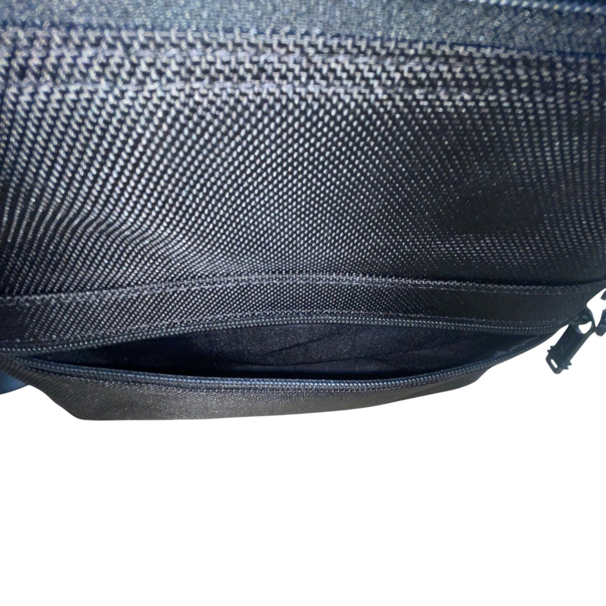 Tumi Mens Black Nylon Adjustable Strap With Zippered Pockets Messenger Bag