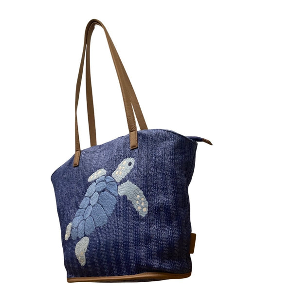Vera Bradley Women’s Blue Woven Straw With Inner Pockets Sea Turtle Tote Bag