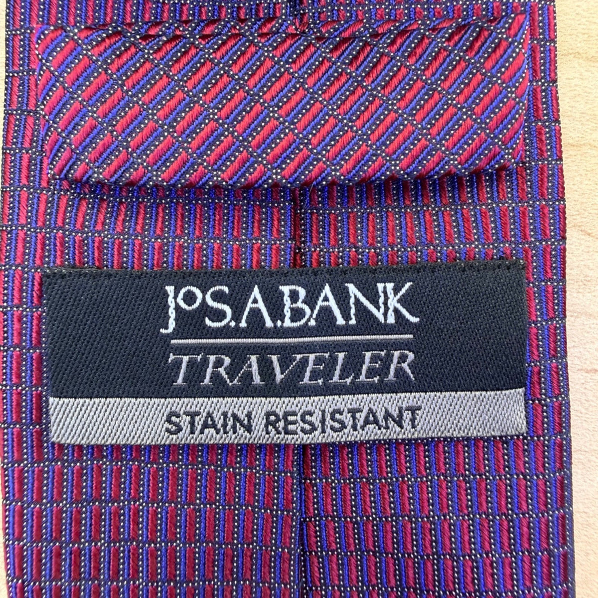 Jos A Bank Mens Purple/Red 100% Silk Geometric Tie Traveler Collection