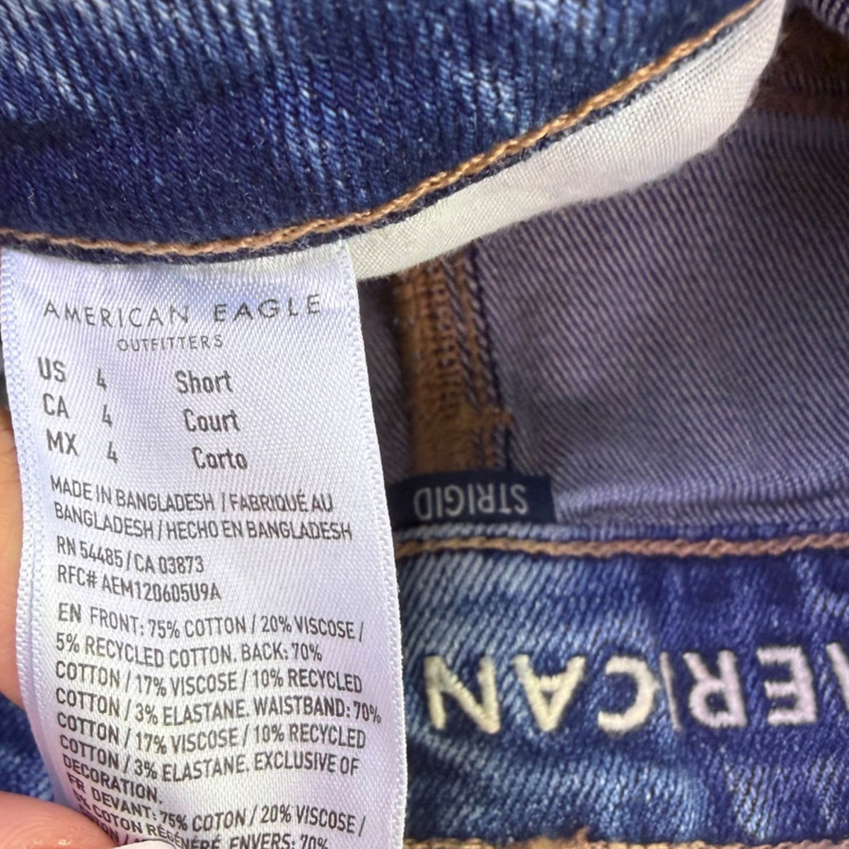 American Eagle Womens Blue Denim Short Strigid Raw Hem Straight Leg Jeans Sz 4 
