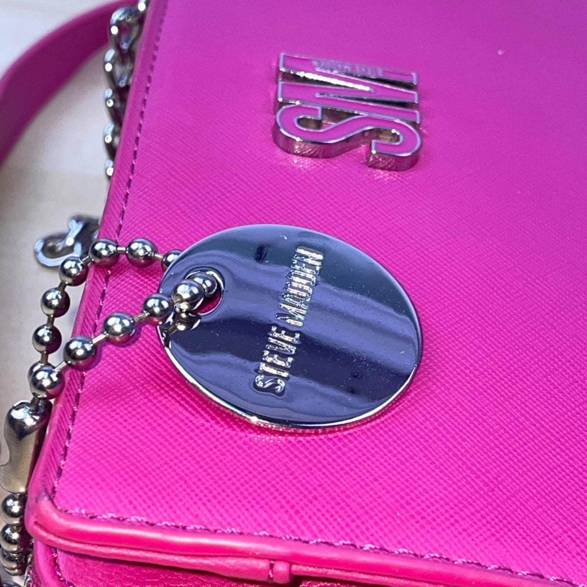 Steve Madden Women’s Fuchsia Faux Leather Chain Strap Compact Crossbody Bag