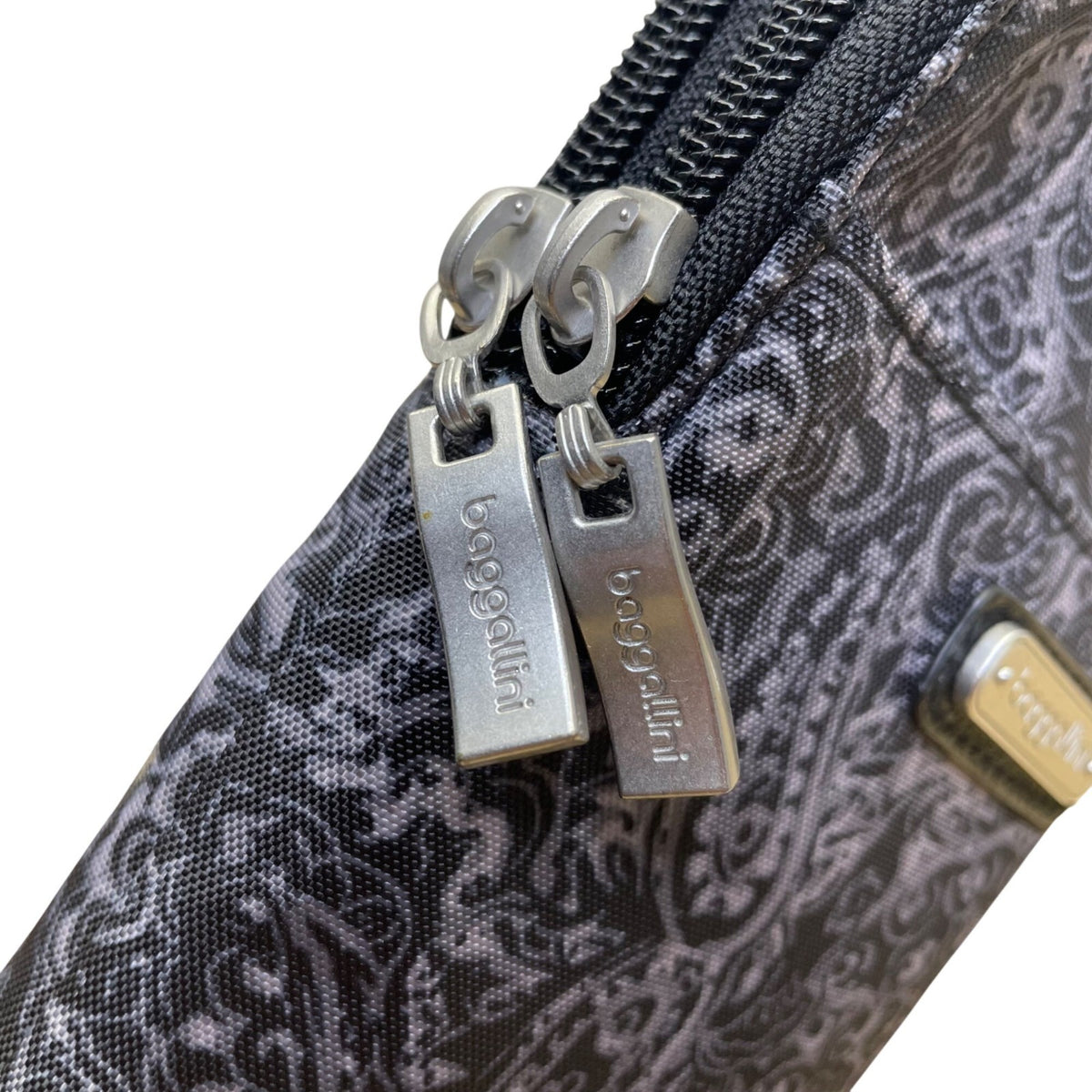 Baggallini Women’s Black Paisley RFID-Blocking Wristlet Wallet Size S