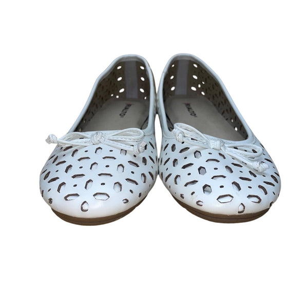 Rialto Women’s White Synthetic Bow Accents Cutout Garry Ballet Flats Size 8.5M