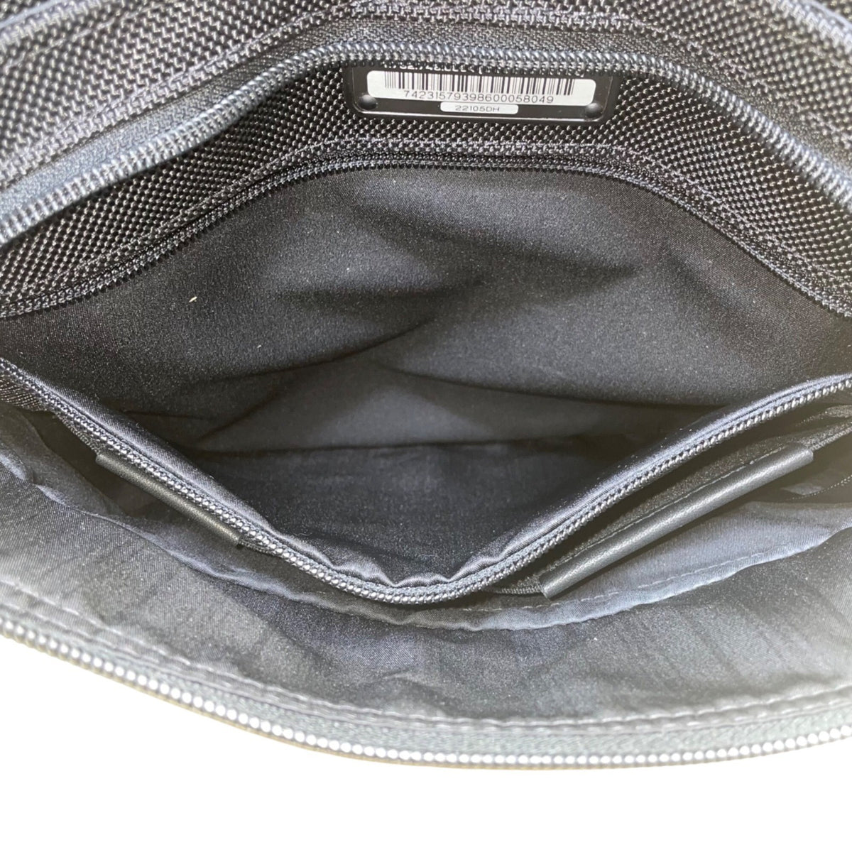 Tumi Mens Black Nylon Adjustable Strap With Zippered Pockets Messenger Bag