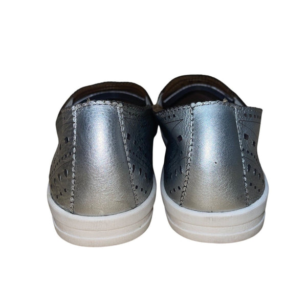 Earth Women’s Silver Metallic Slip-On Perforated Leather Tangelo Shoes Size 10B