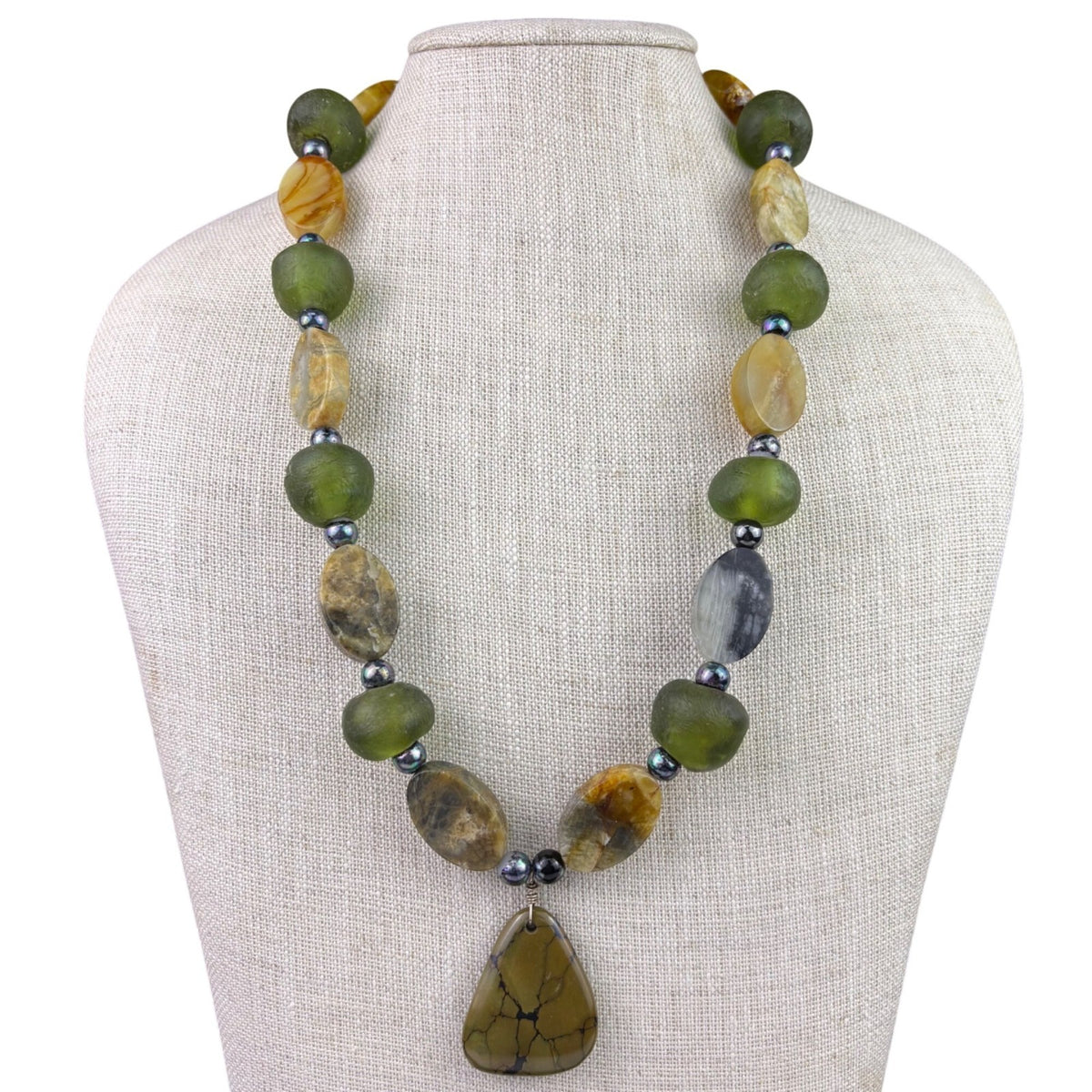 Vintage Womens Green & Yellow Stone Necklace W/ Pendant Various Metal
