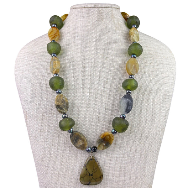 Vintage Womens Green & Yellow Stone Necklace W/ Pendant Various Metal