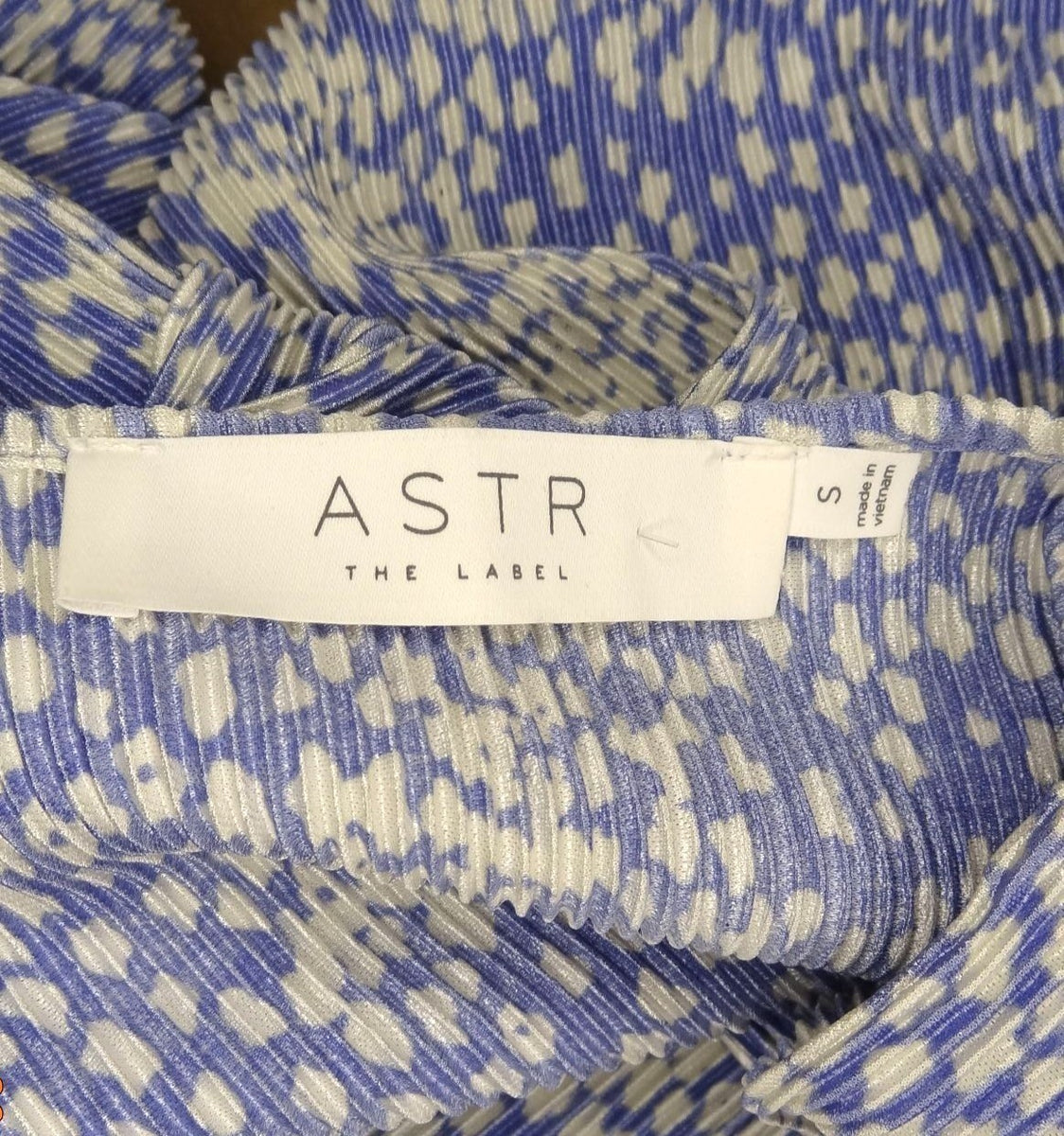 ASTR The Label Womens V-Neck Short Sleeve Top Size S Blue Abstract Print New