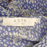 ASTR The Label Womens V-Neck Short Sleeve Top Size S Blue Abstract Print New