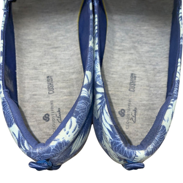 Clarks Women’s Blue Floral Cushion Soft Cloudsteppers Slip-On Shoes Size 11 Wide