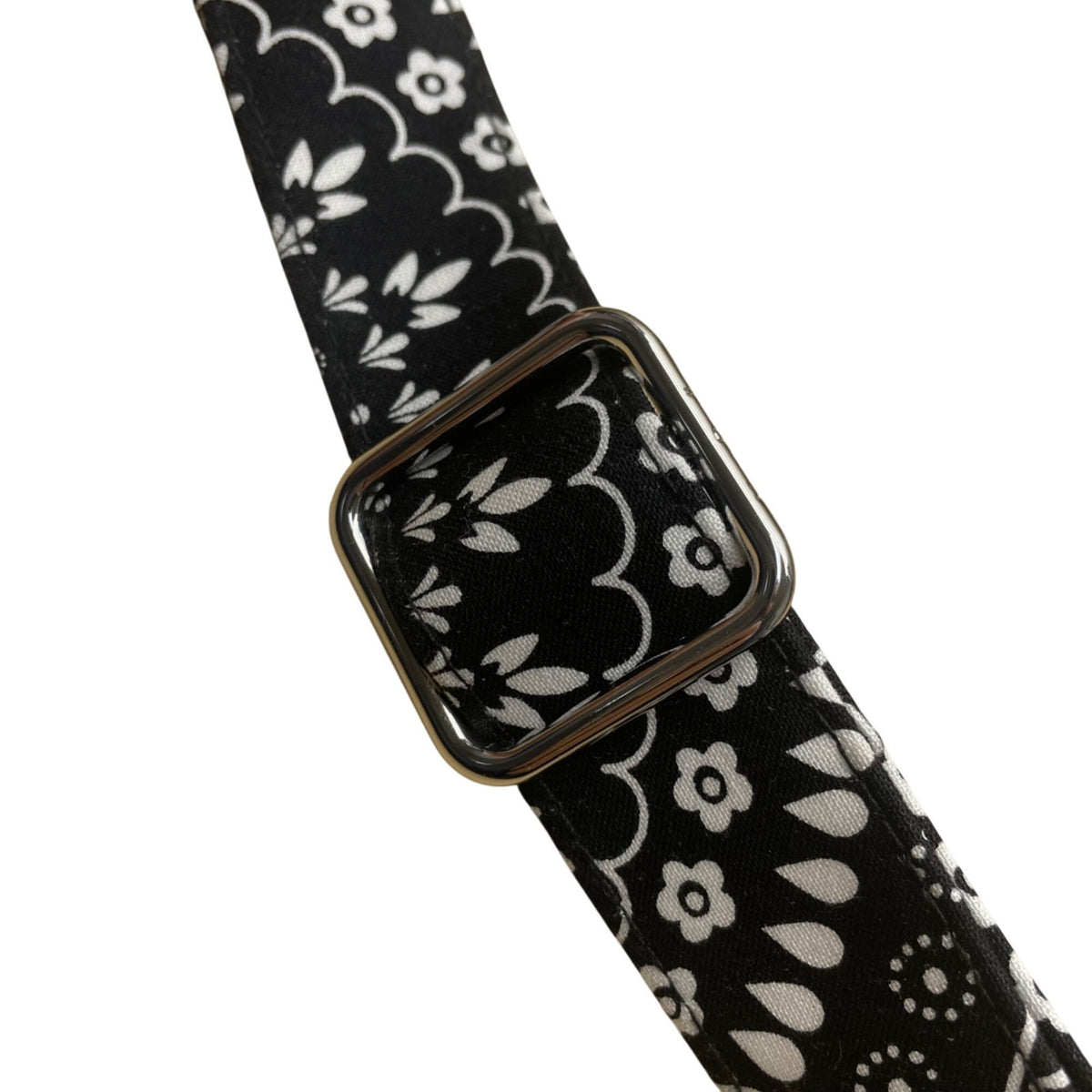 Vera Bradley Women’s Black Floral Mandala Pattern Adjustable Strap Crossbody Bag